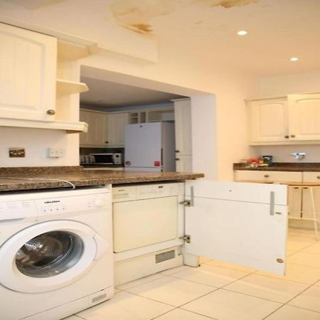 Oyo Timi Holiday Homes London Exterior photo