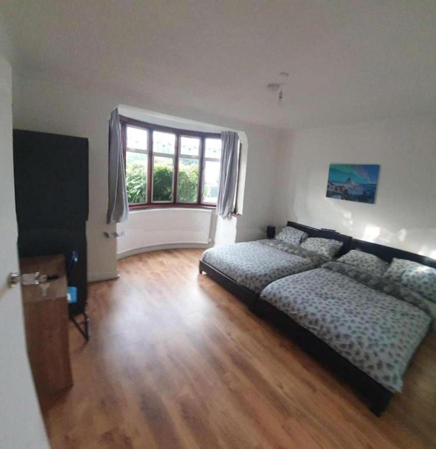 Oyo Timi Holiday Homes London Exterior photo