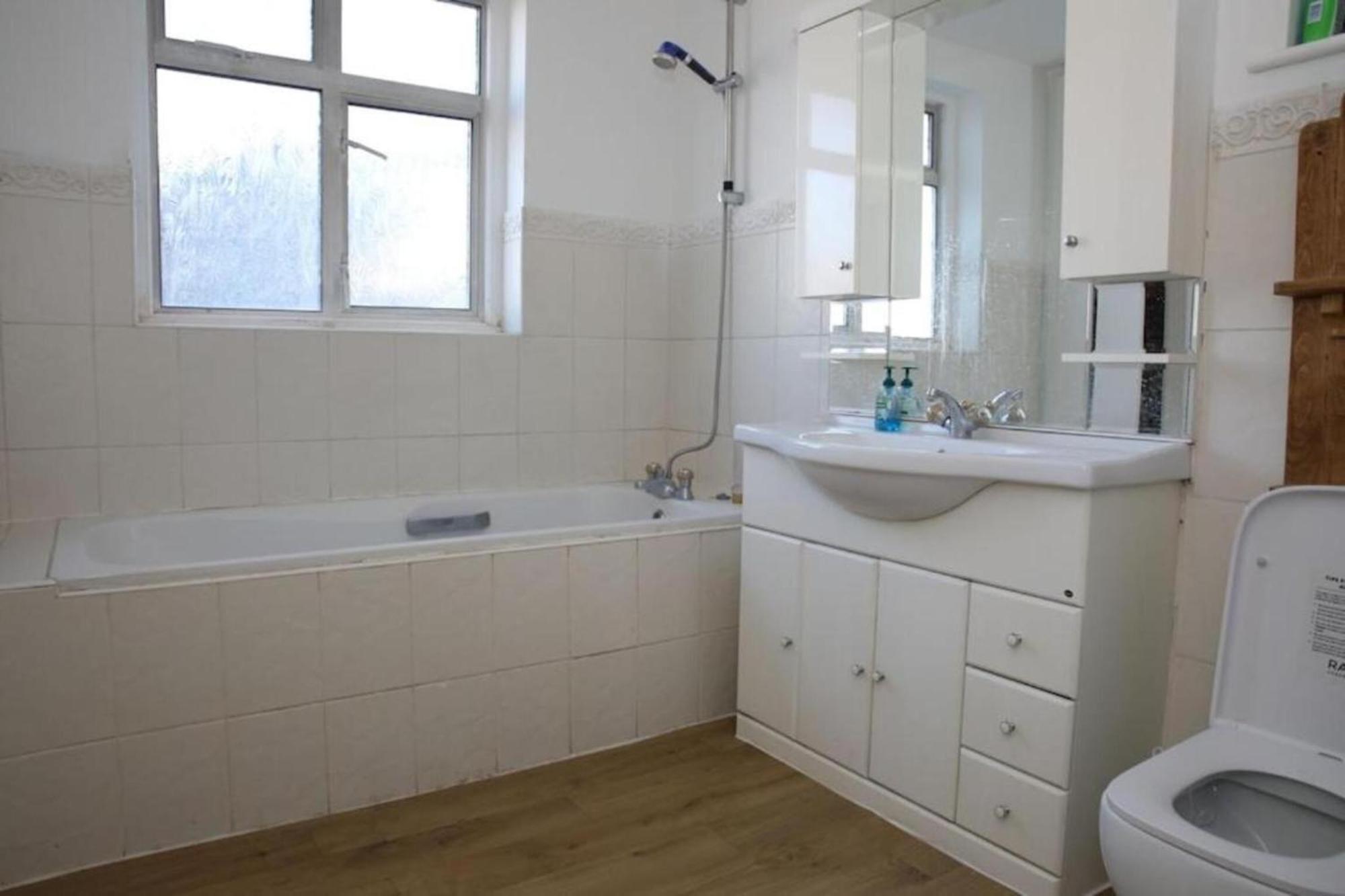 Oyo Timi Holiday Homes London Exterior photo
