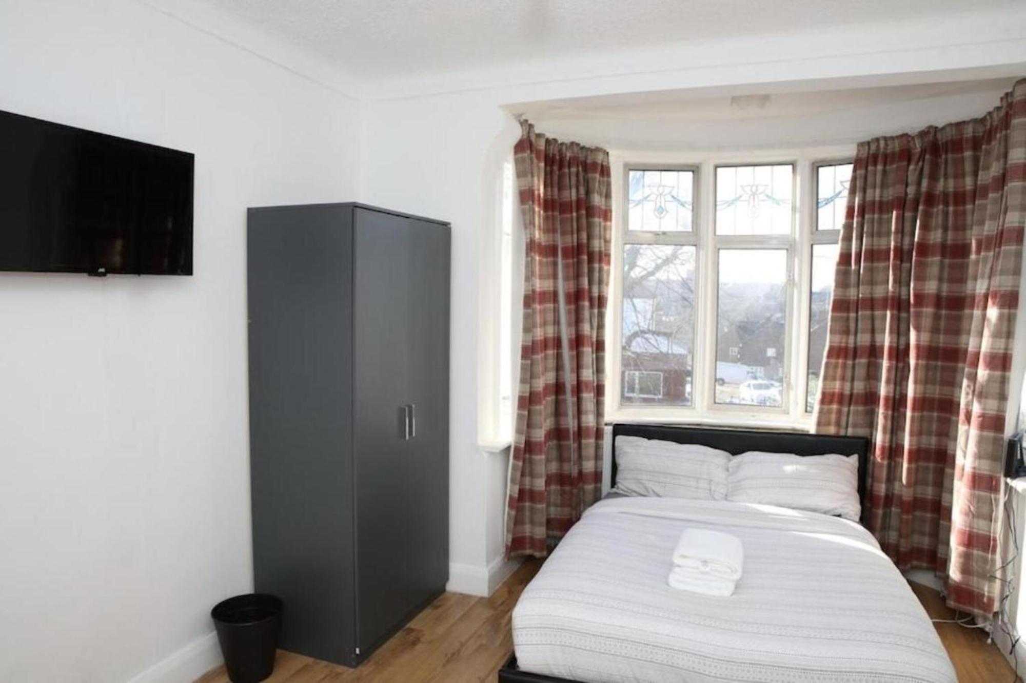 Oyo Timi Holiday Homes London Exterior photo